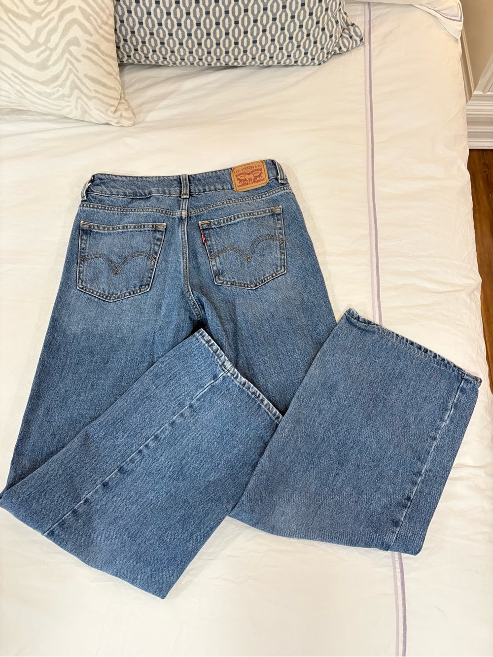 Levi's Light Blue Wide-Leg Women's Jeans - Picture 3 of 9